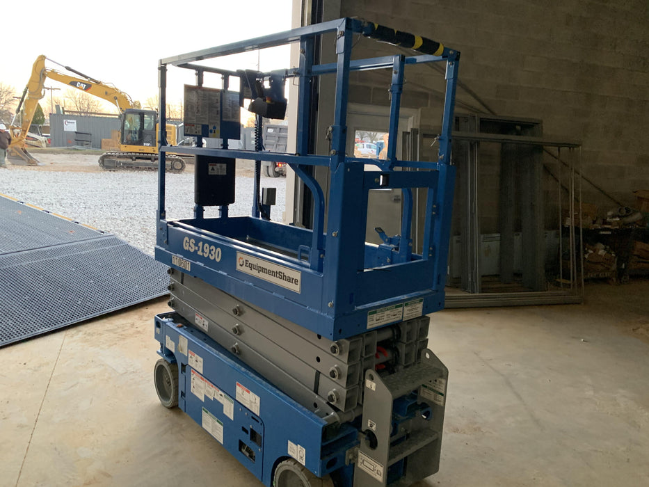 2020 Genie GS-1930 Solid Non Marking Tires, Beacon, Folding rails with half height swing gate