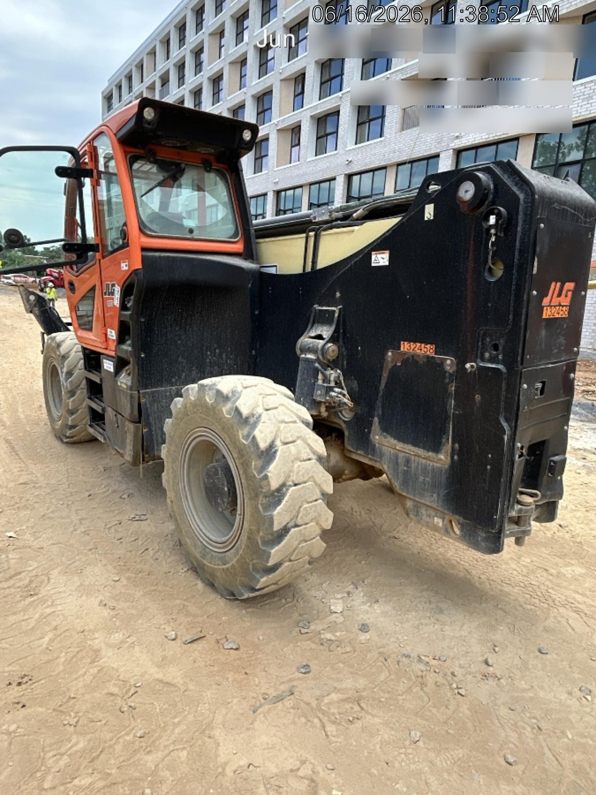 2021 JLG 1075