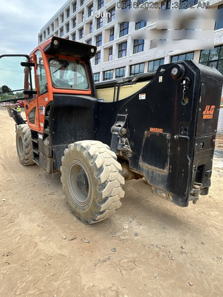 2021 JLG 1075