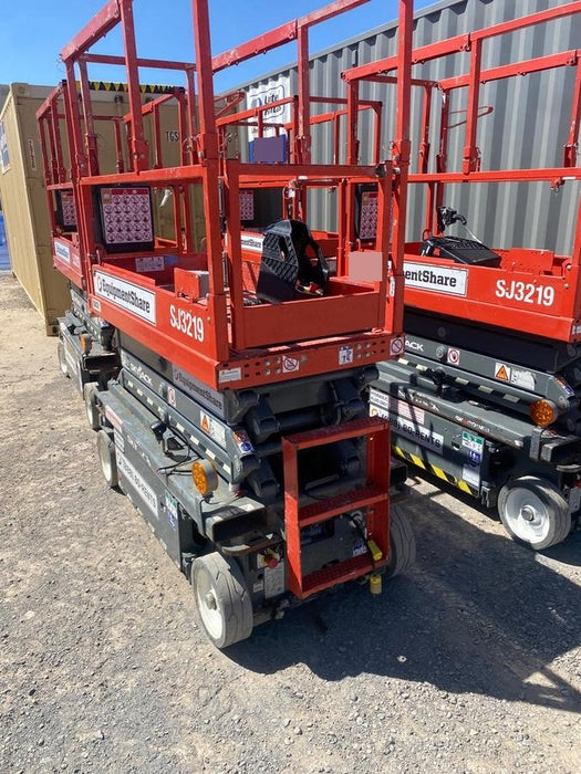 2020 Skyjack SJIII-3219 Solid NM Tires, Half height spring hinged entry gate, Dual Beacons, 800W Inverter