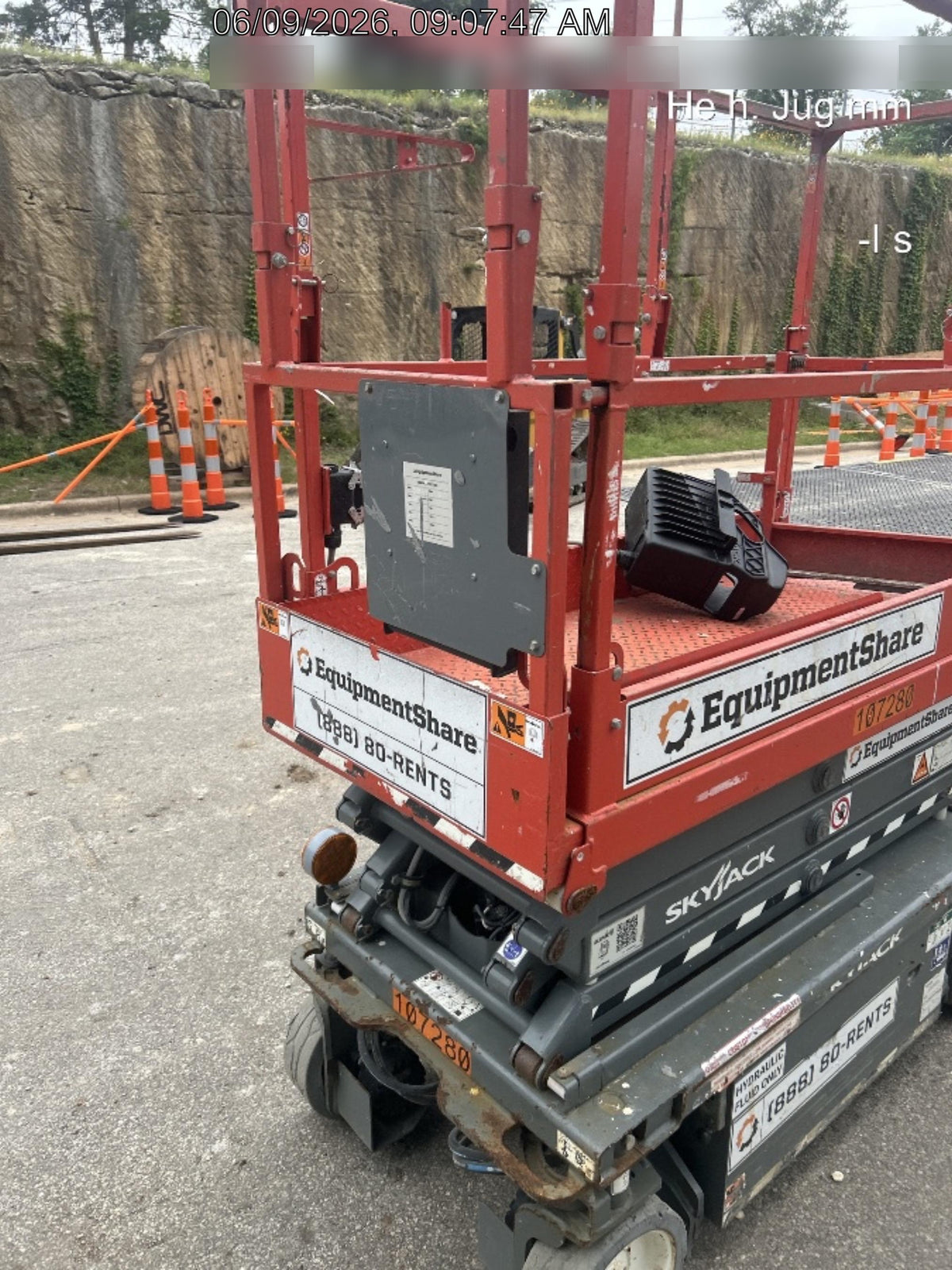 2020 Skyjack SJIII-3219 Solid NM Tires, Half height spring hinged entry gate, Dual Beacons, 800W Inverter