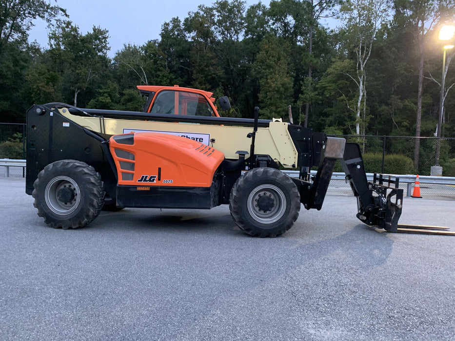 2021 JLG 1075