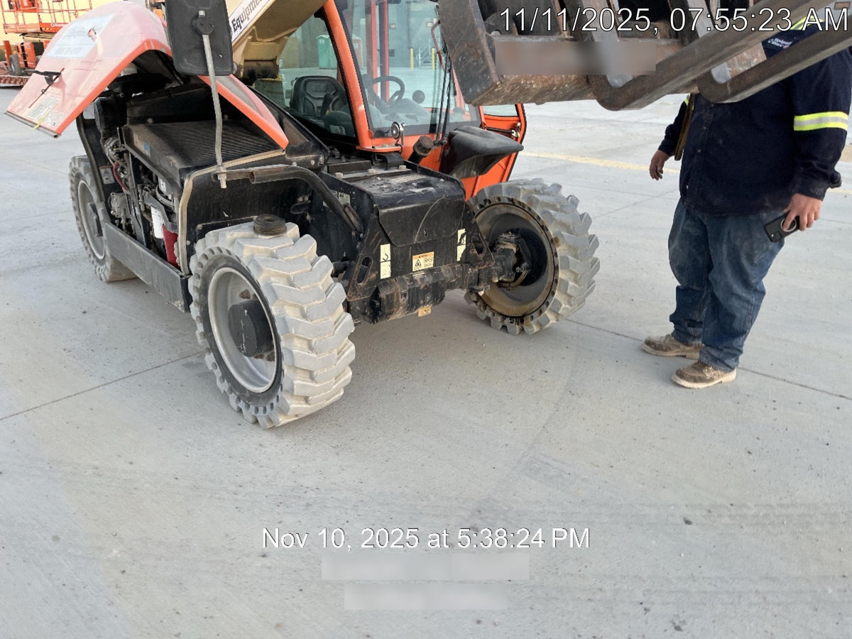 2019 JLG G5-18A Cab/Heat/Air, NM Solid Tires, Beacon w/48" Carriage, 48" Pallet Forks