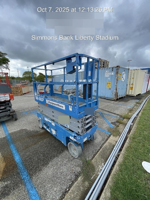 2019 Genie GS-2632 Folding rails with half height swing gate