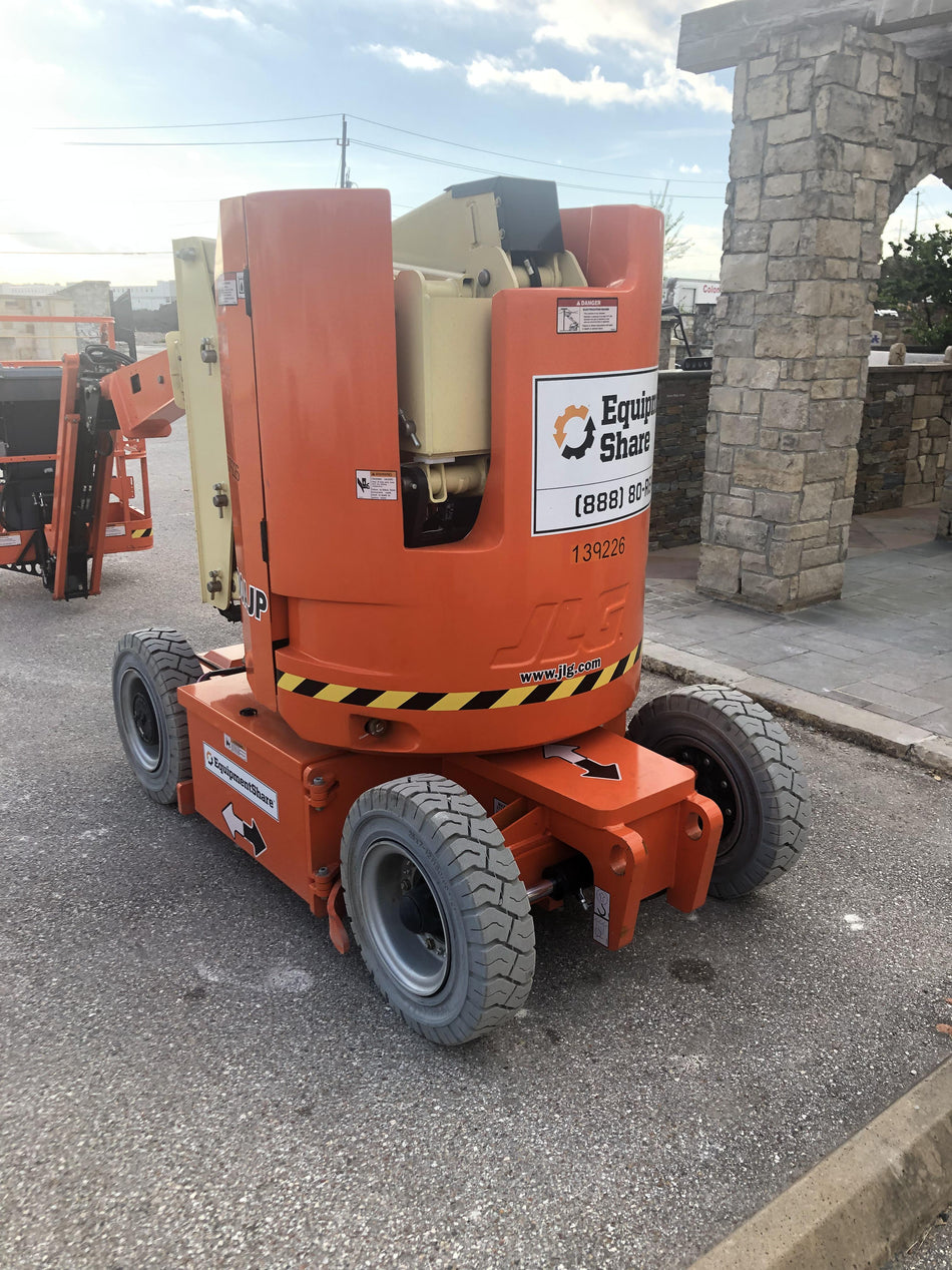 2021 JLG E300AJP