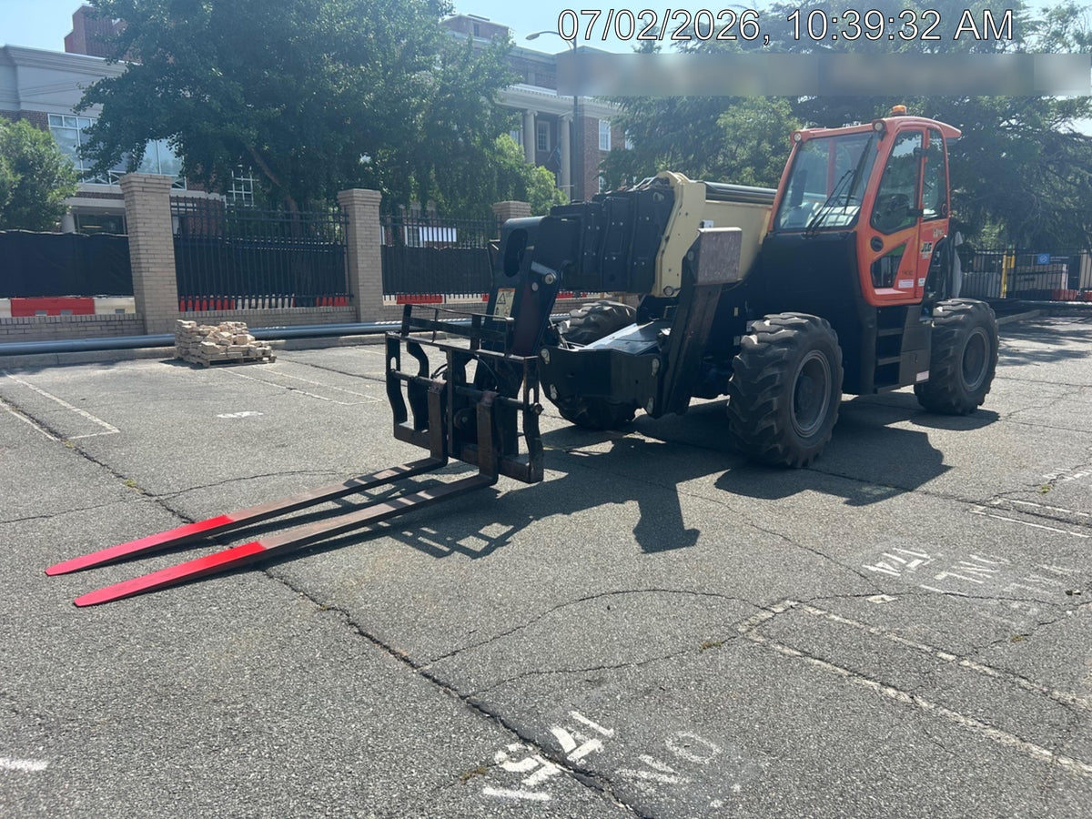 2021 JLG 1075