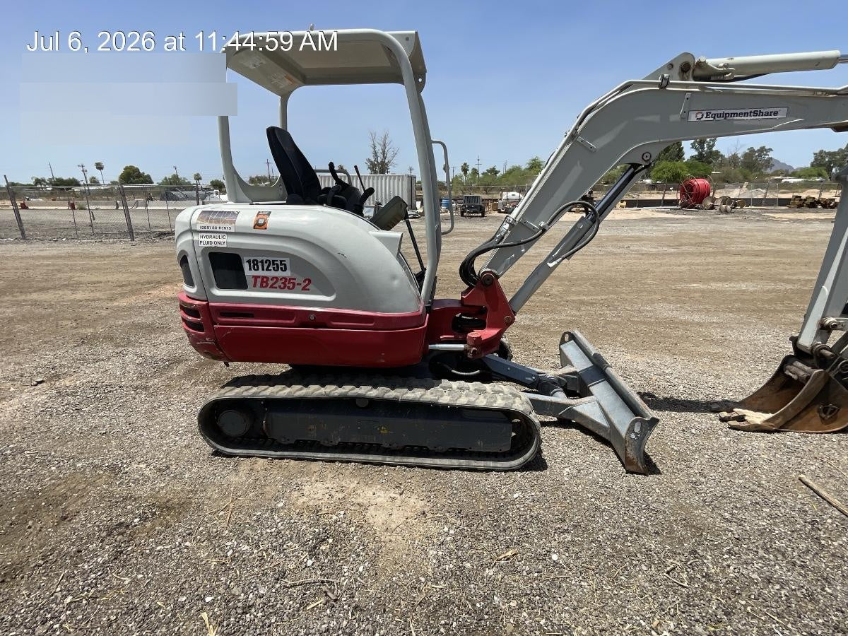 2021 TAKEUCHI TB235-2R