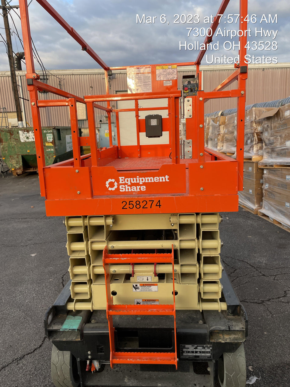 2022 JLG ES3246
