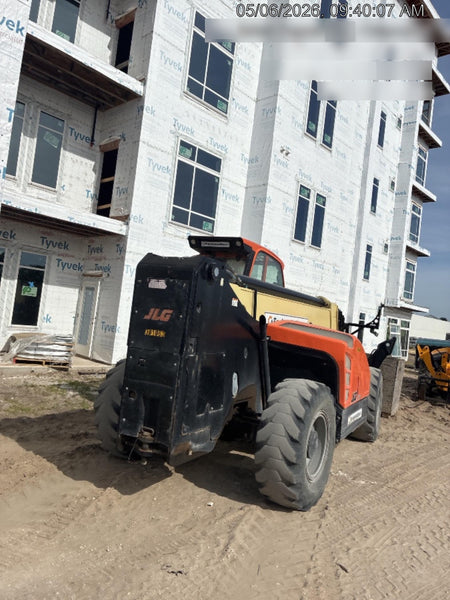 2023 JLG 1075