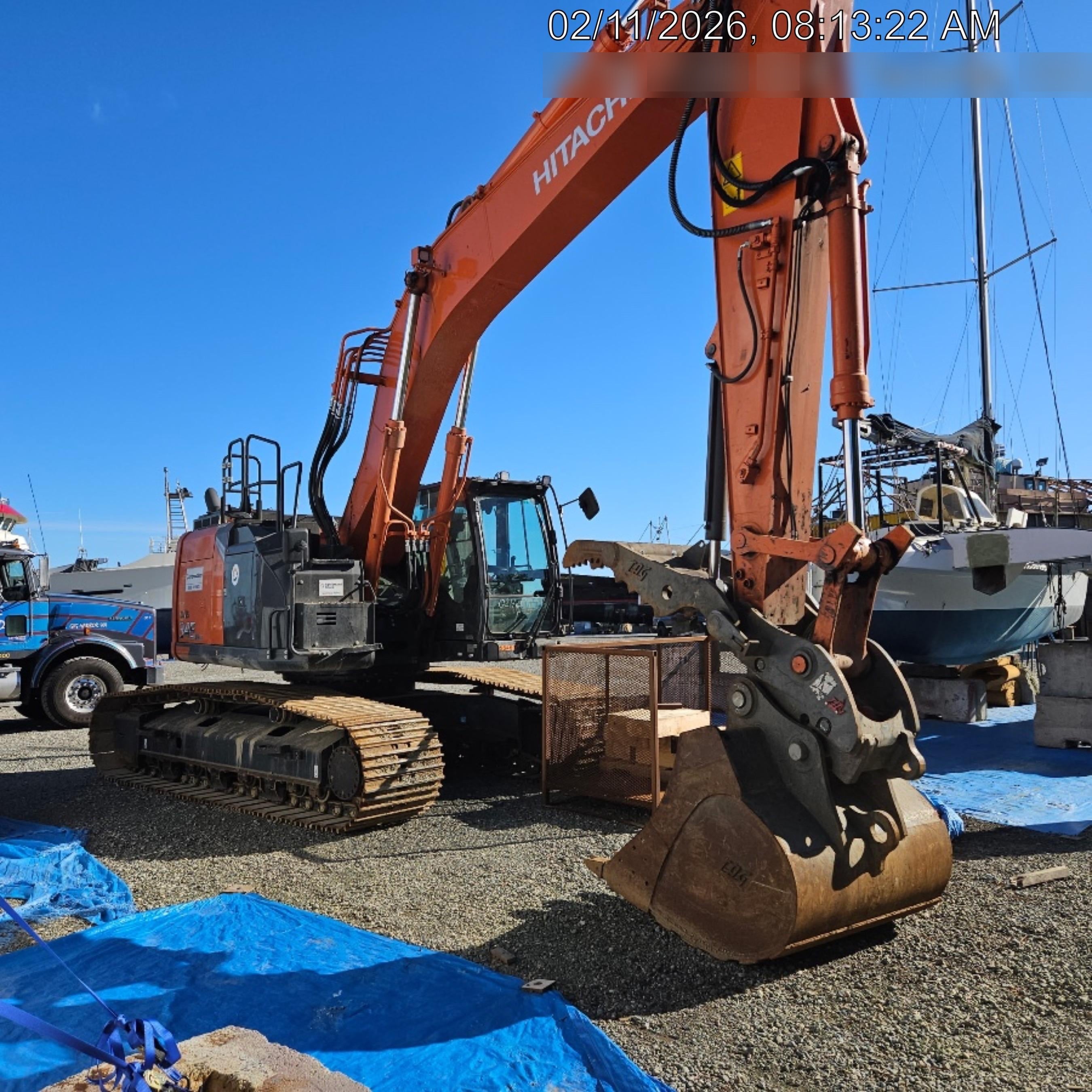 2025 HITACHI 54" Bucket - Hitachi