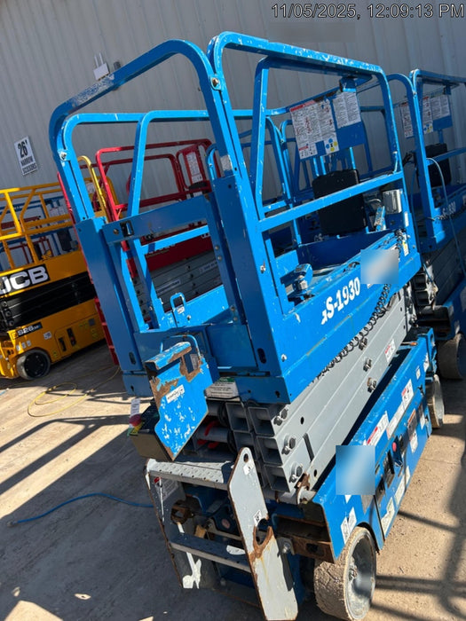 2020 Genie GS-1930 Solid Non Marking Tires, Beacon, Folding rails with half height swing gate