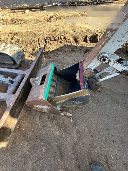 2025 TAKEUCHI 24" Bucket Takeuchi