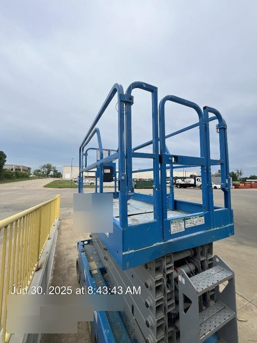 2019 Genie GS-4047 Folding rails with half height swing gate