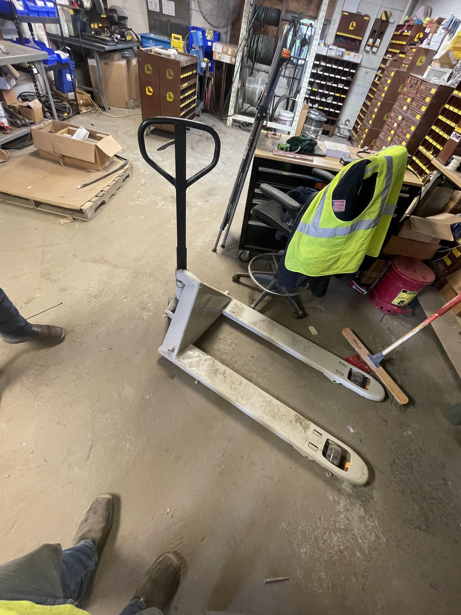 2023 CROWN 5,500lb Manual Pallet Jack - Crown
