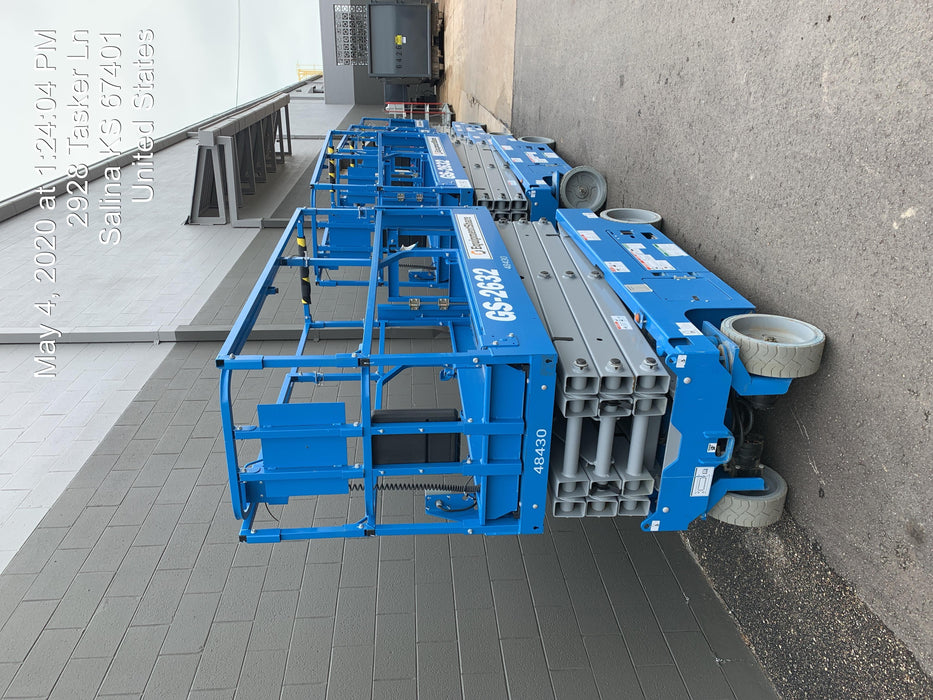 2019 Genie GS-2632 Folding rails with half height swing gate