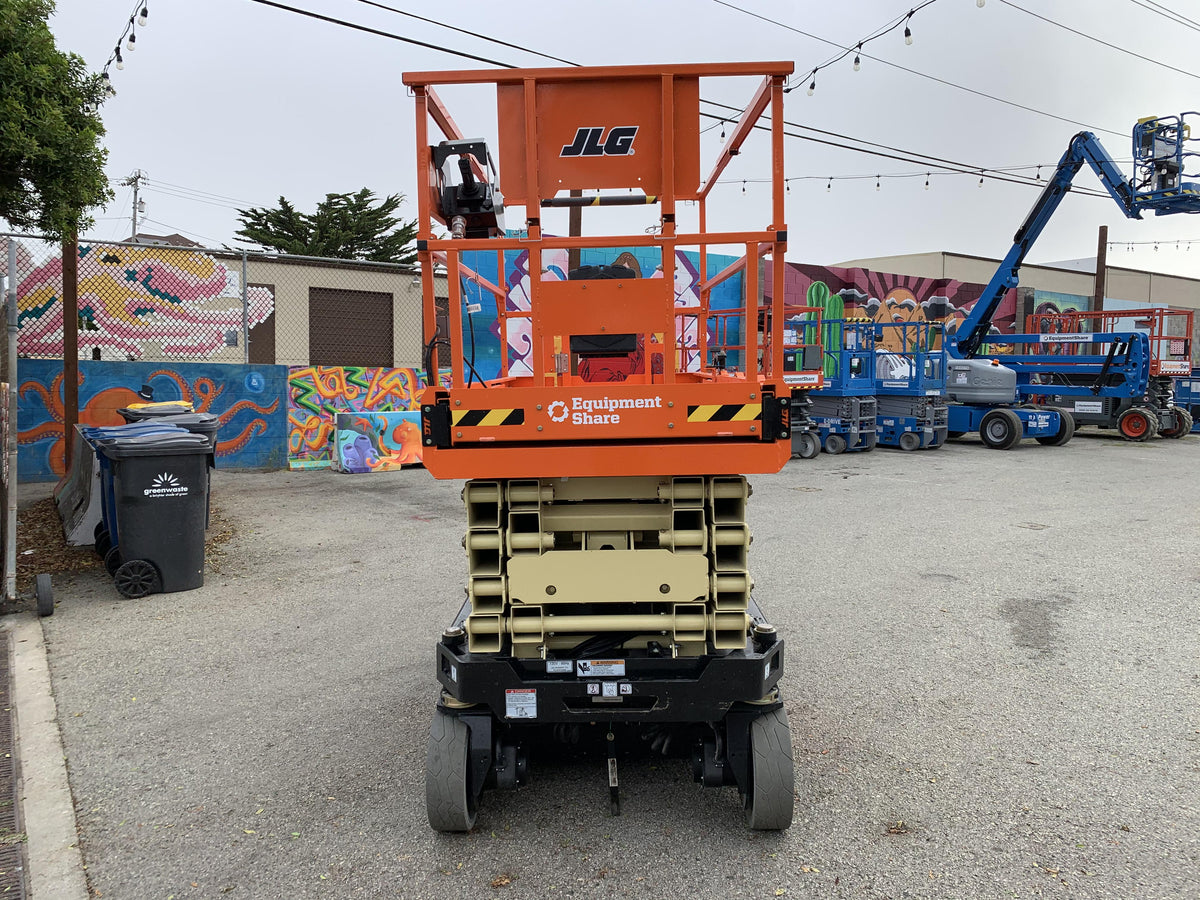 2022 JLG ES3246