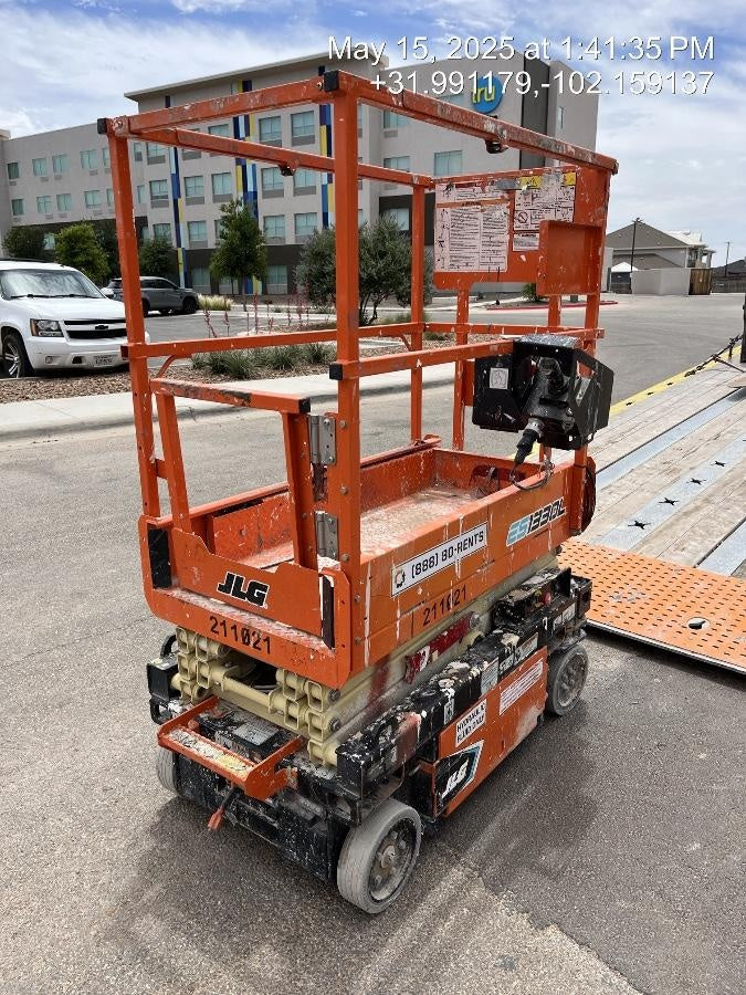 2022 JLG ES1330L