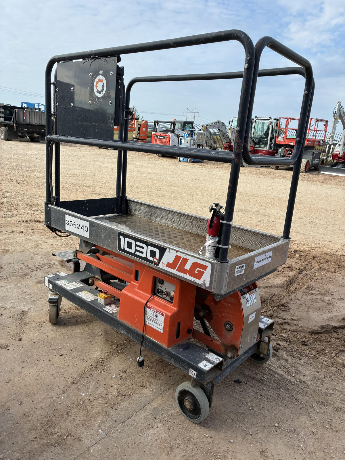 2023 JLG 1030P