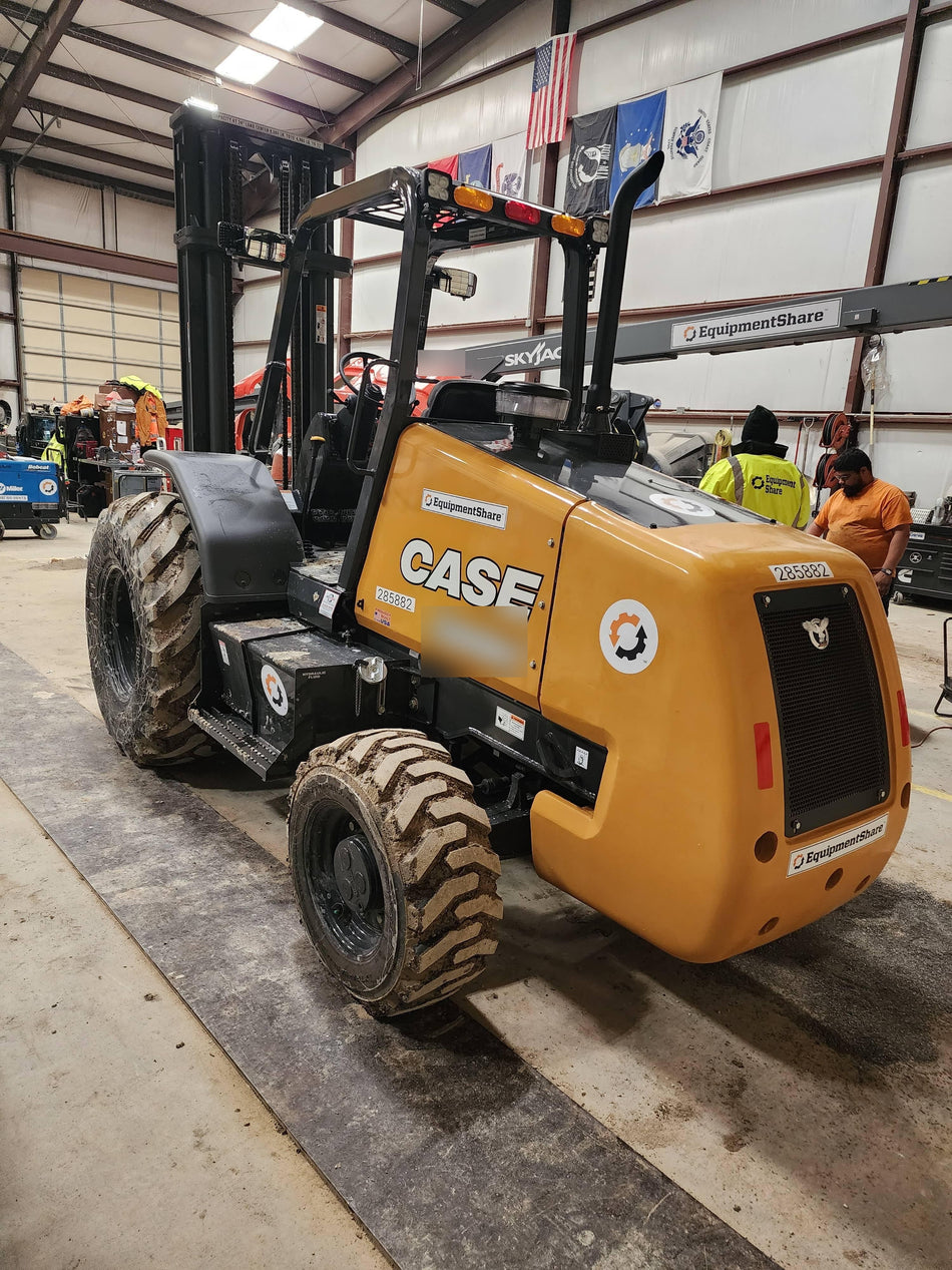 2023 CASE 588H