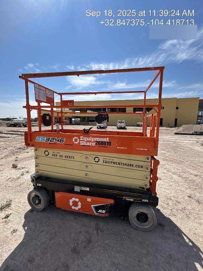2022 JLG ES3246