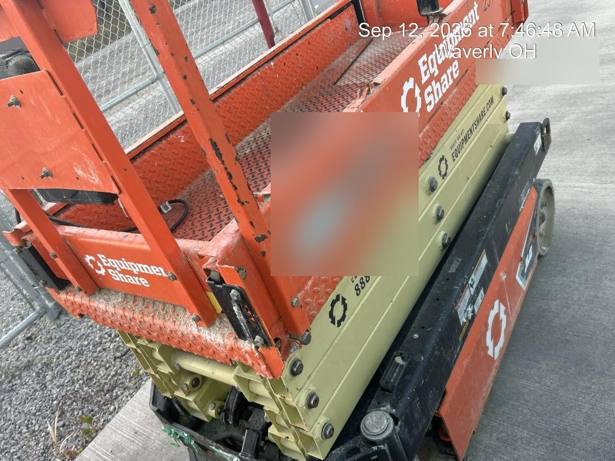 2022 JLG ES1932
