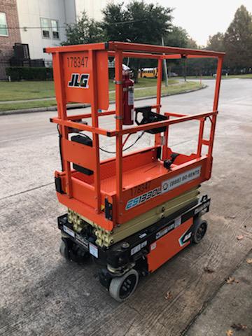 2021 JLG ES1330L