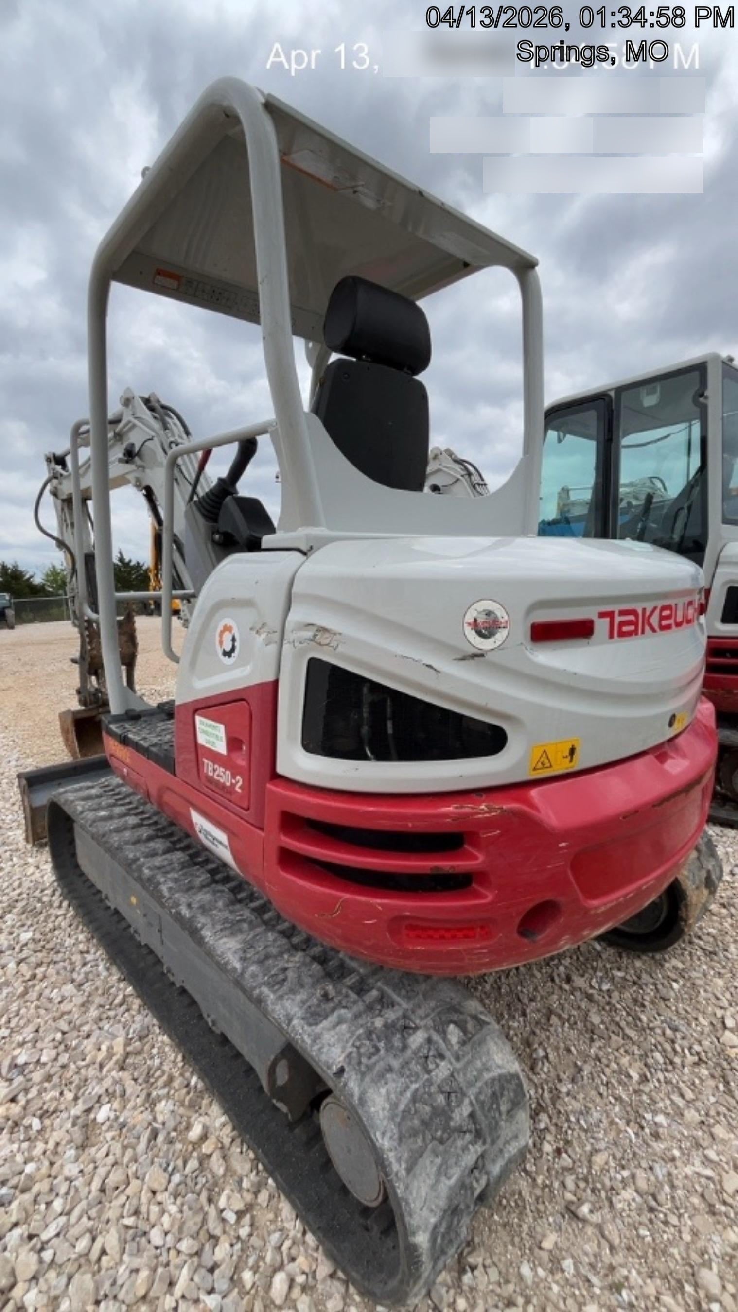 2022 TAKEUCHI TB250-2R