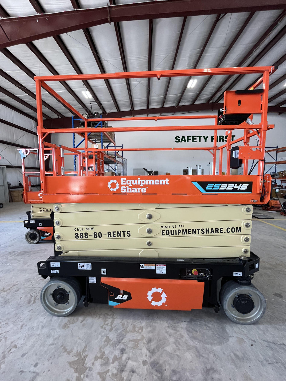 2025 JLG ES3246