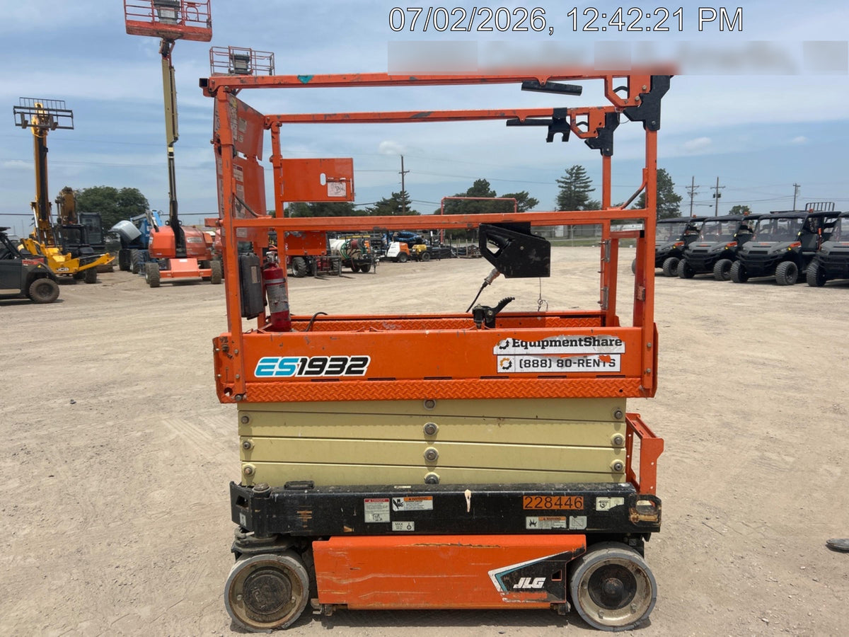 2022 JLG ES1932
