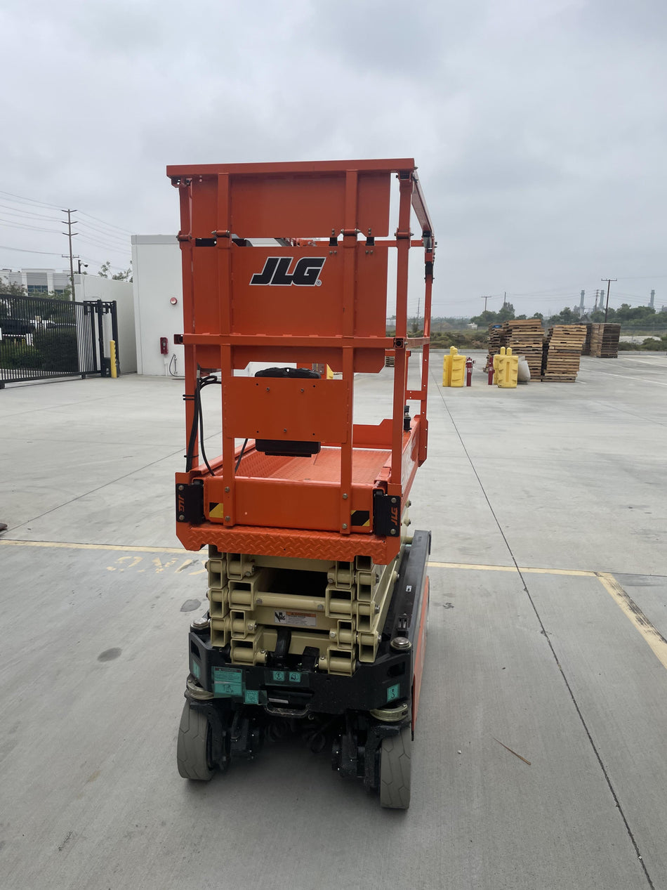 2023 JLG ES1932