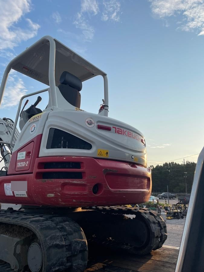 2022 TAKEUCHI TB250-2R