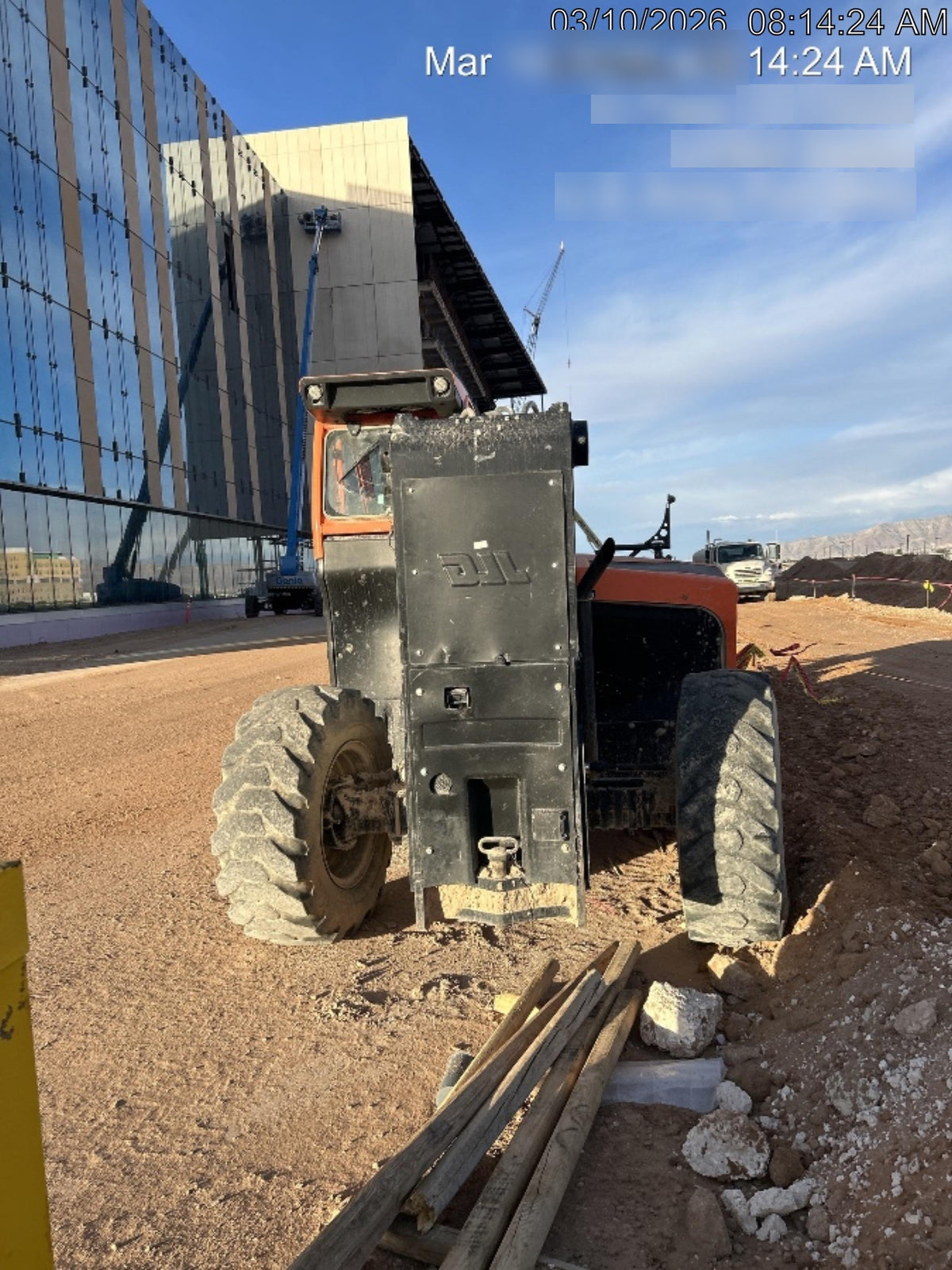 2021 JLG 1075