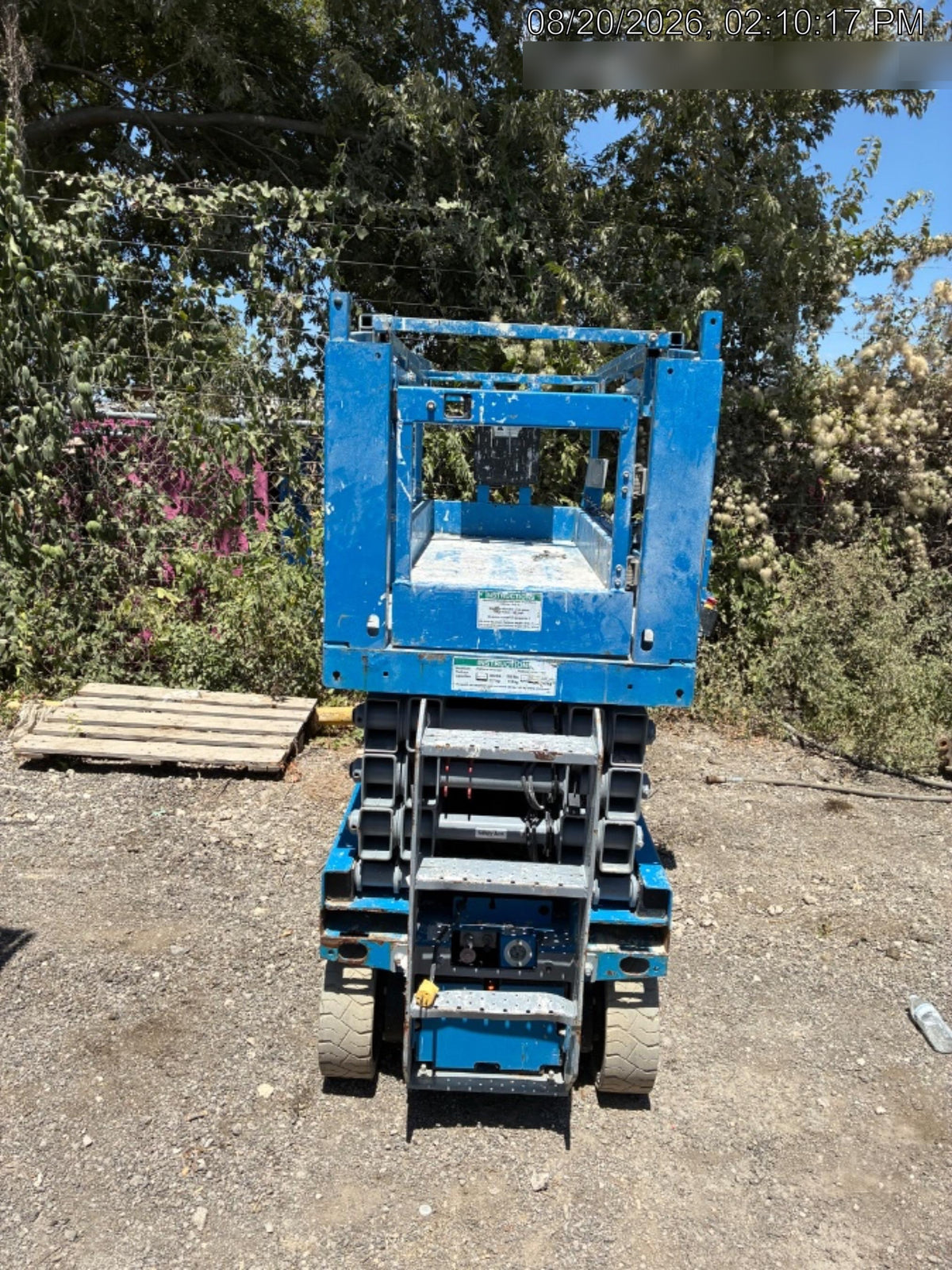 2019 Genie GS-2632 Folding rails with half height swing gate