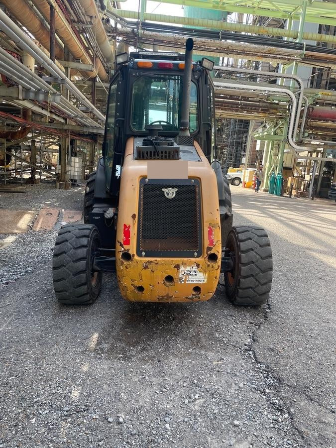 2019 CASE 588H