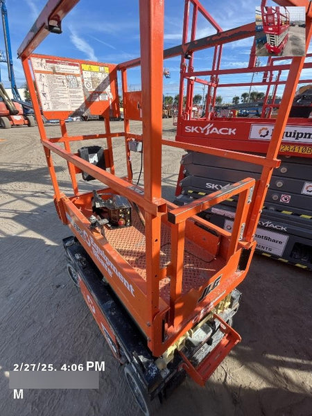 2022 JLG ES1330L
