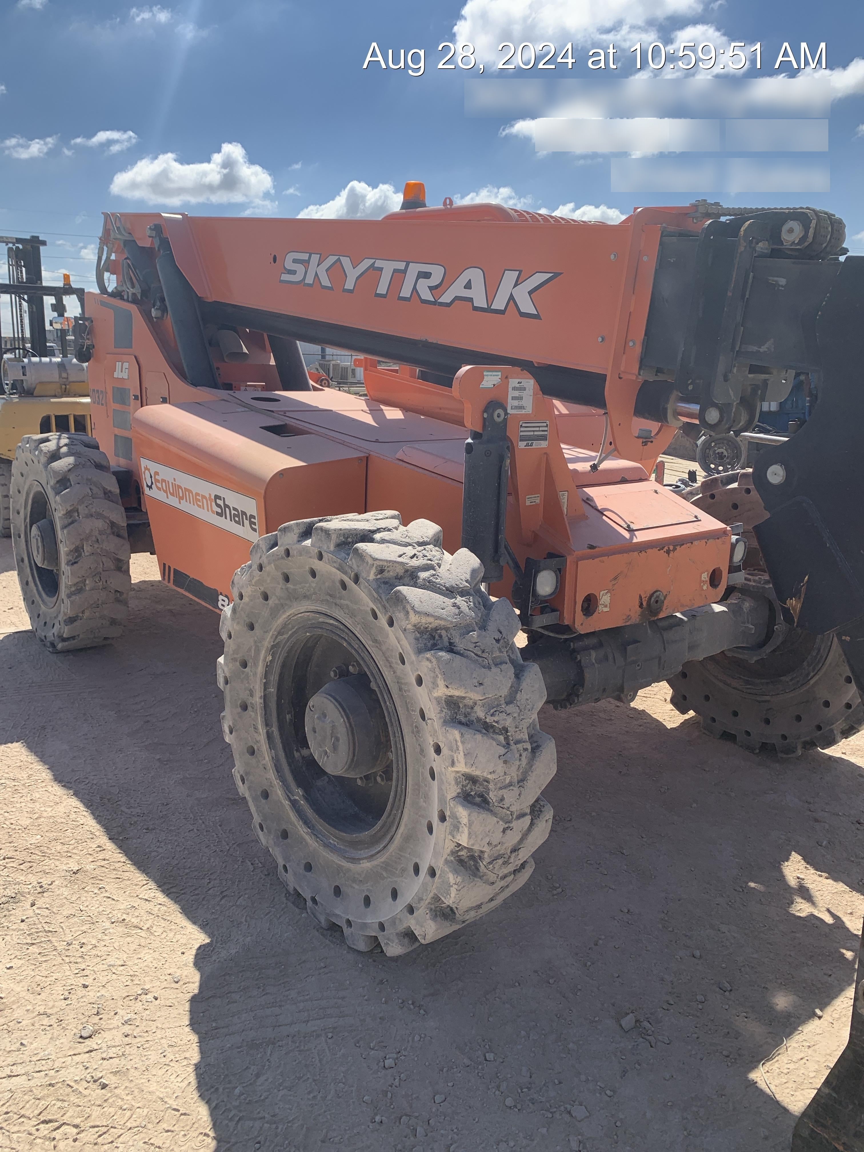 2018 Skytrak 8042 JLG Skytrak 8042, Solid Tires (shipping-Boss), Open ROPS, Beacon and Work Light Package