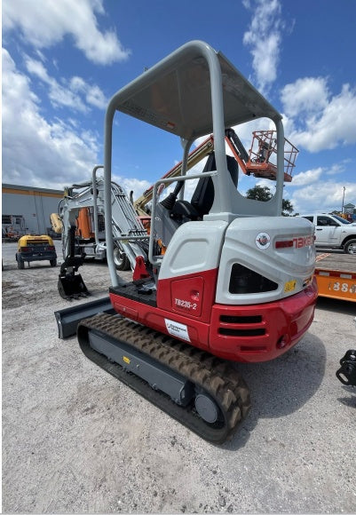 2024 TAKEUCHI TB235-2R