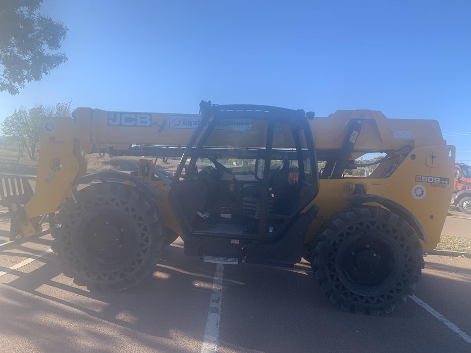 2020 JCB 509-42 Canopy, Solid Tires, Work Lights, Beacon, Aux Hydraulics, Back up Alarm, Lifting Eye, ES Decals