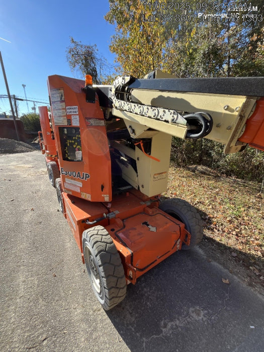 2019 JLG E300AJP