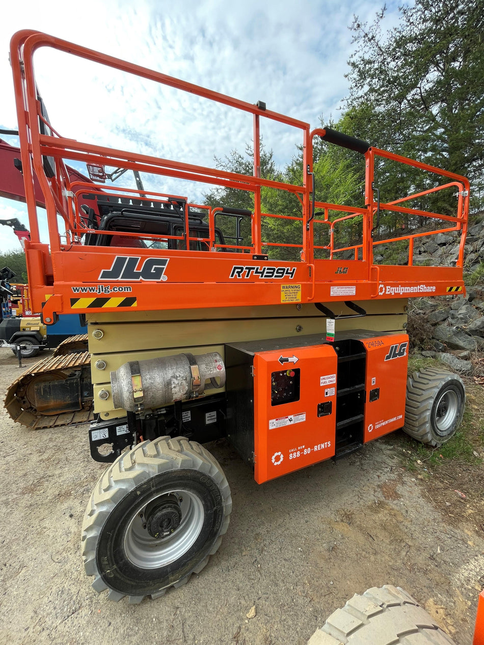 2023 JLG RT4394