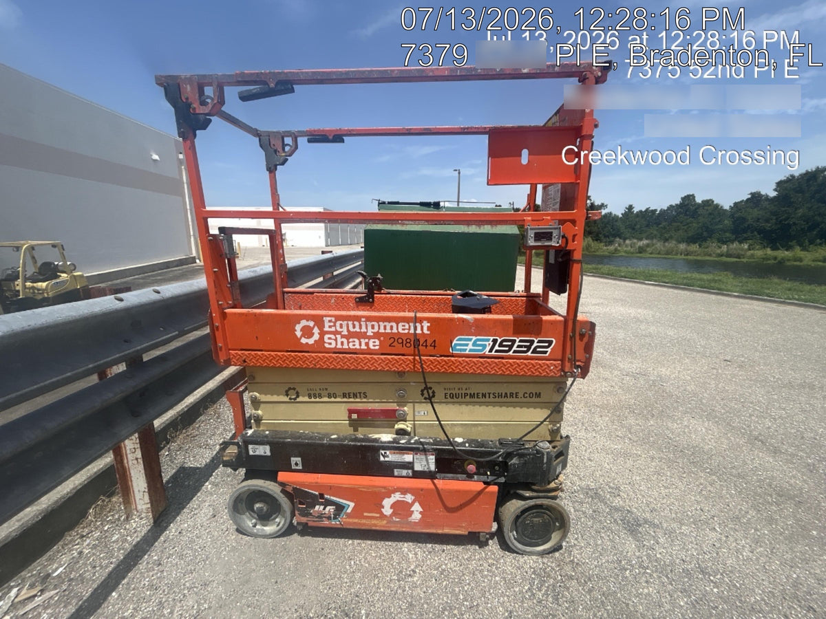 2023 JLG ES1932