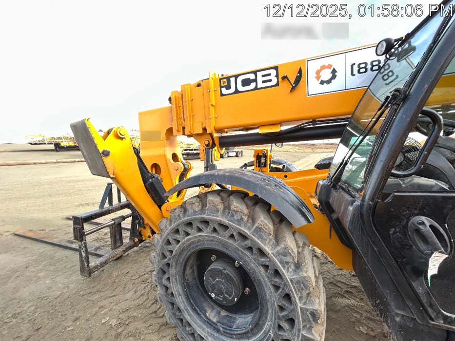2019 JCB 512-56 Enclosed Cab, 109 HP, Solid Tires, Worklights, Beacon, Aux Hydraulics, Lifting Eye w/66" Carriage/60" Forks
