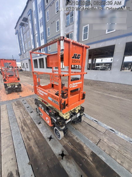 2022 JLG ES1330L
