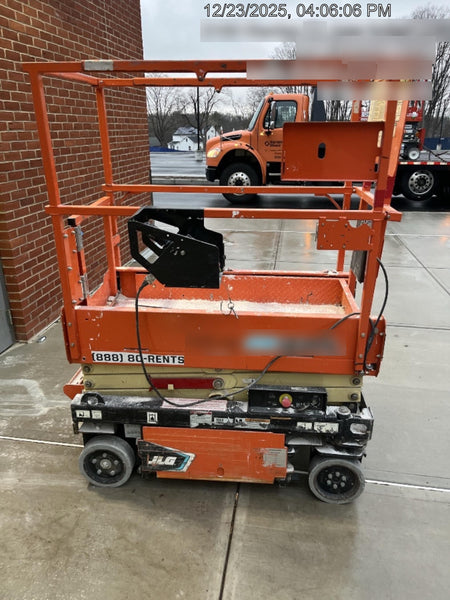 2022 JLG ES1330L