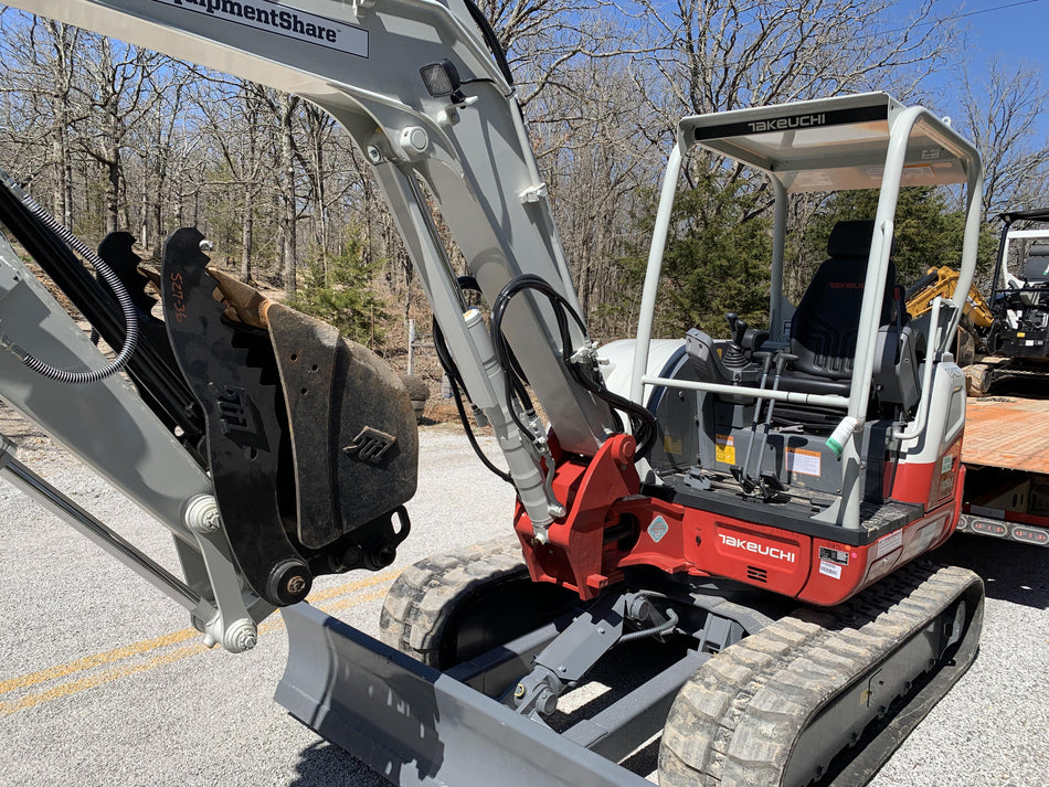 2021 TAKEUCHI TB250-2