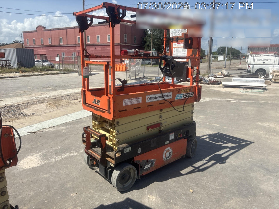 2021 JLG ES1932