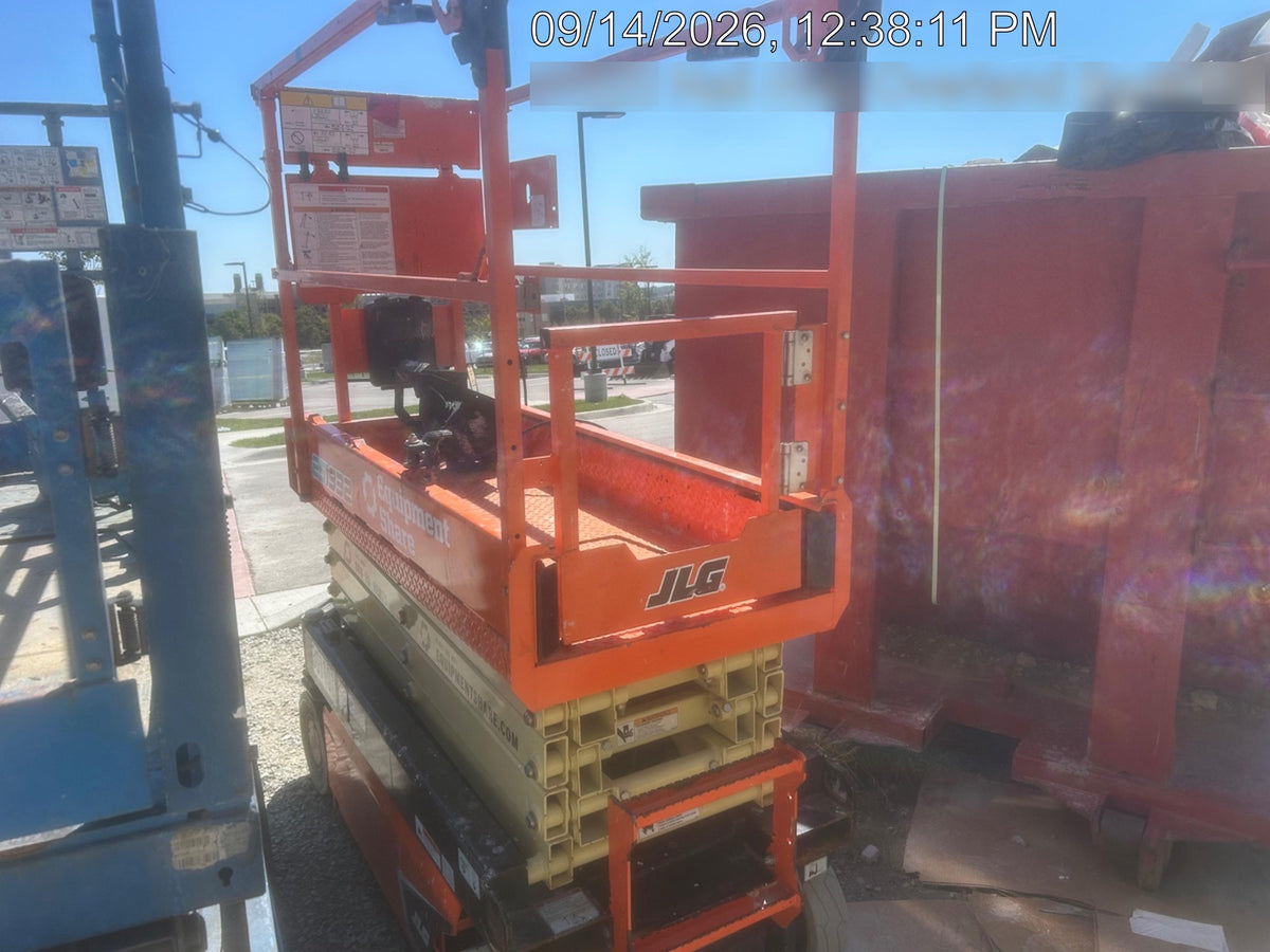 2023 JLG ES1932