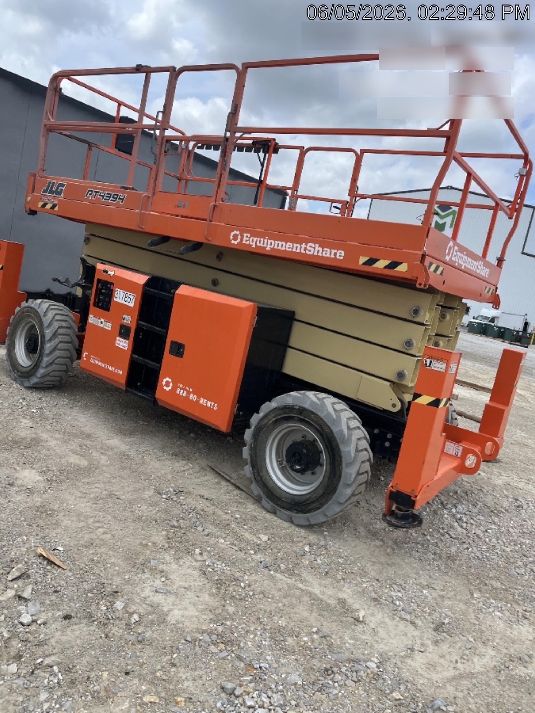 2023 JLG RT4394