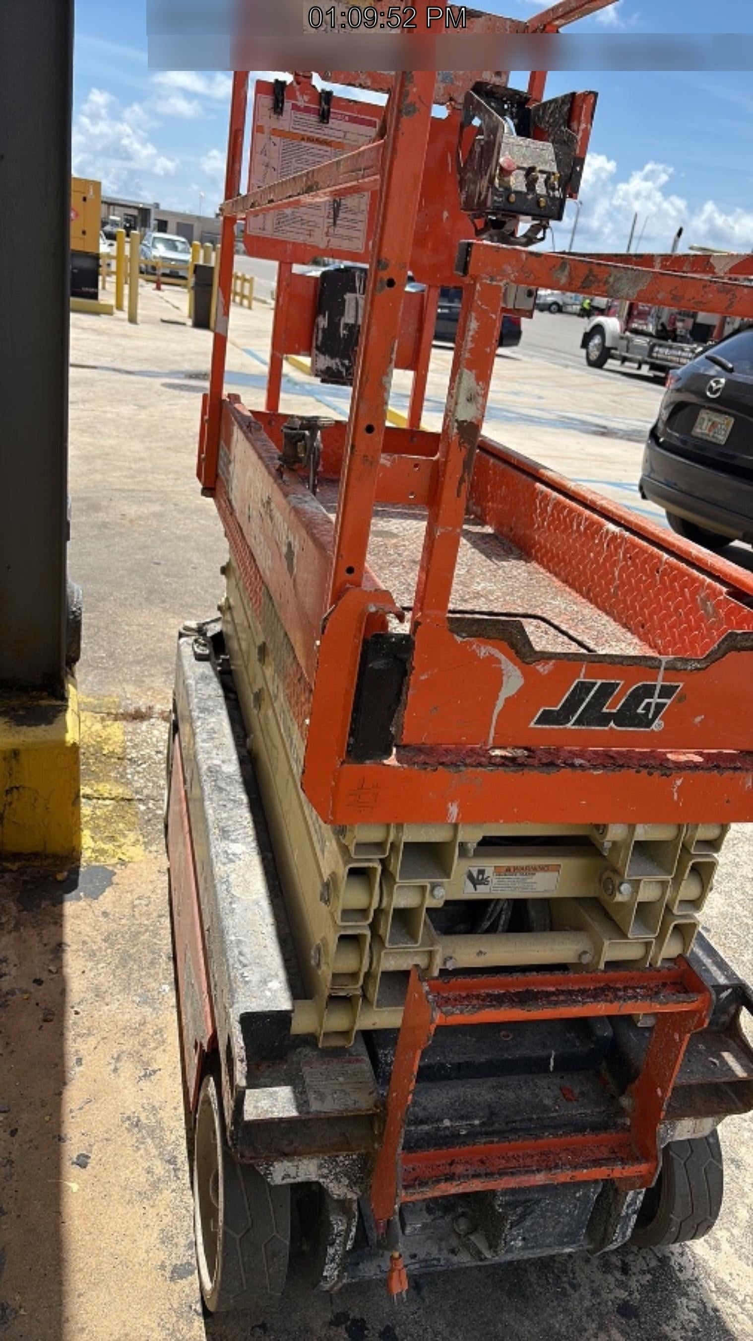 2023 JLG ES1932