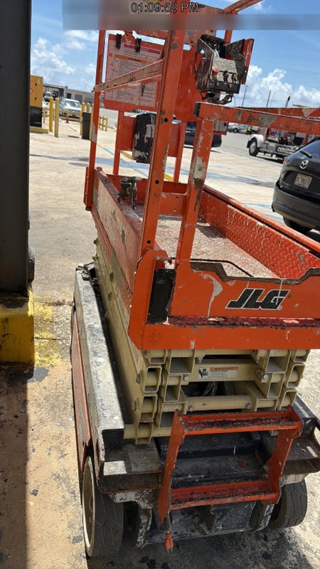 2023 JLG ES1932